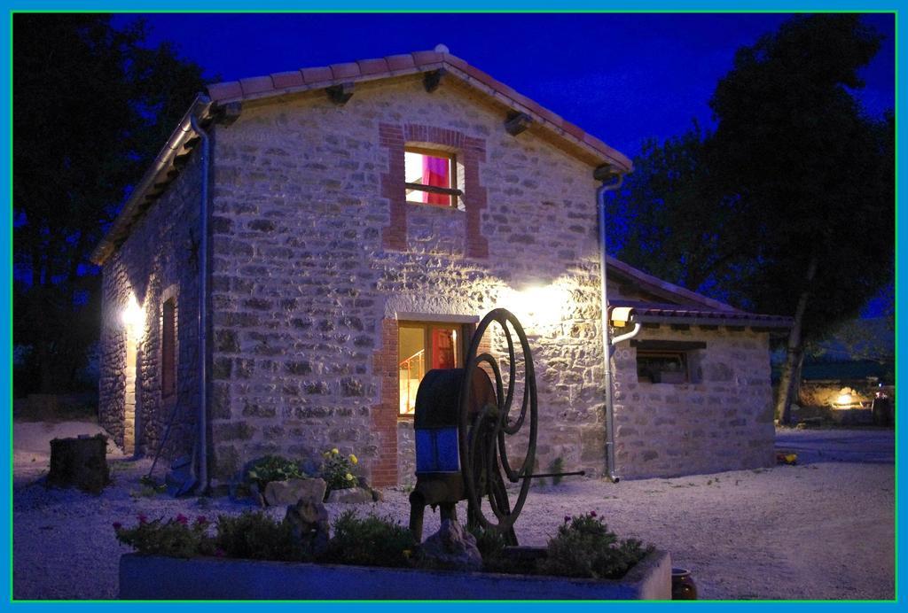 La Prade Basse 82 Bed and Breakfast Saint-Antonin Eksteriør billede